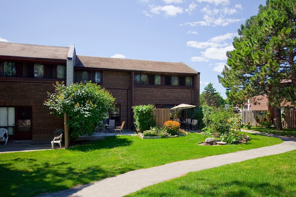 Silverstone Townhomes | 282 Silverstone Dr Suite 106, Etobicoke, ON M9V 3J4, Canada | Phone: (416) 749-3298