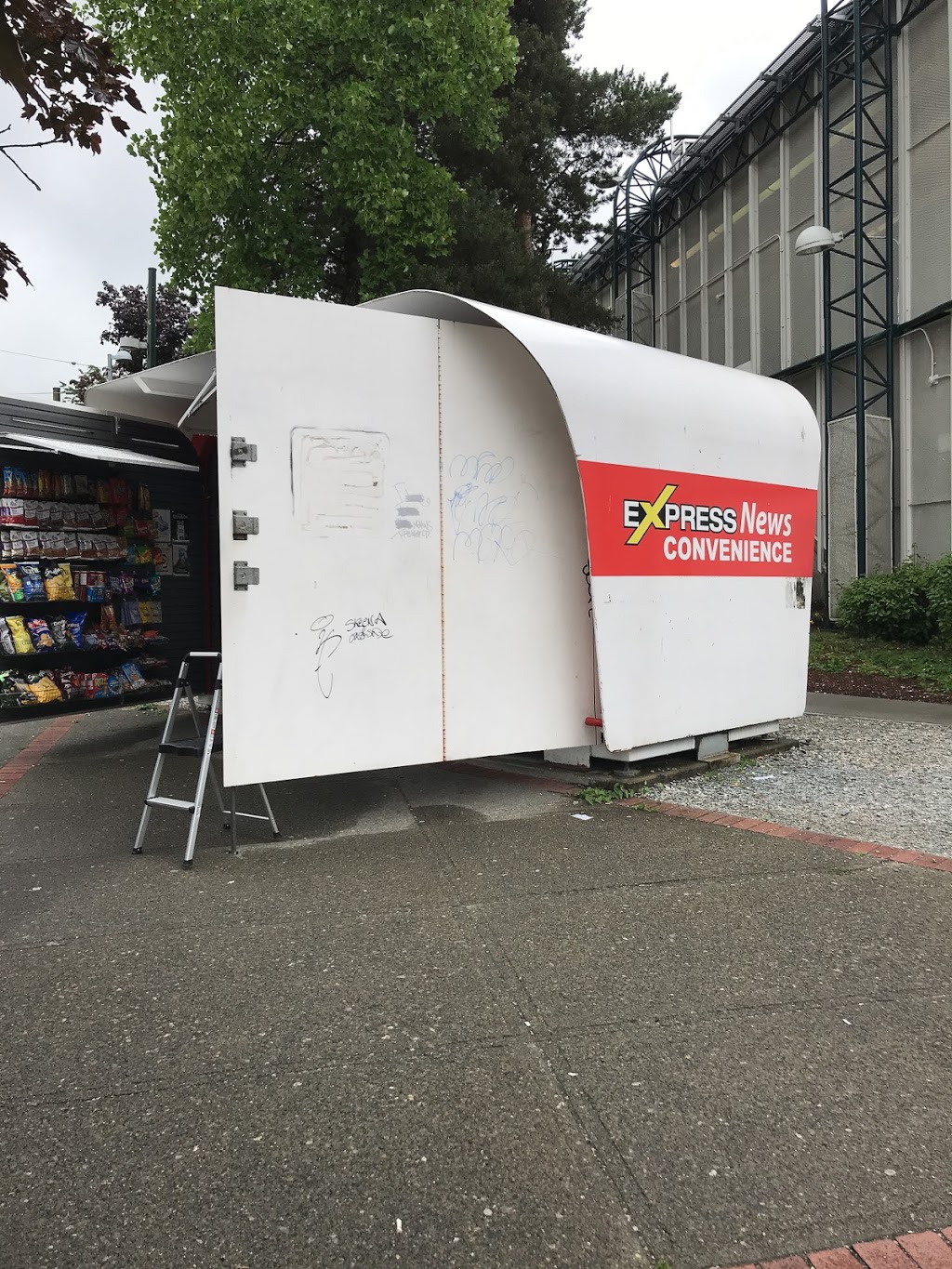 Express News and Convenience | 2450 E 24th Ave, Vancouver, BC V5R 5X6, Canada