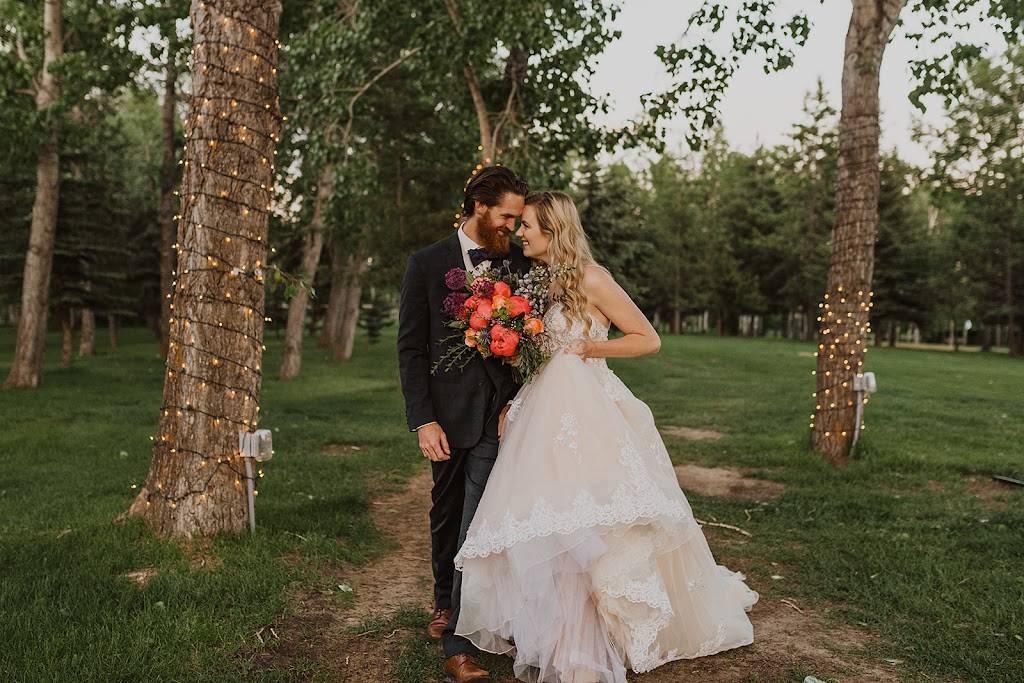 Hilltop Wedding Center | Blue Sign 39145, Sylvan Lake, AB T0M 0H0, Canada | Phone: (403) 896-8673
