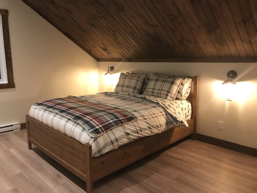 Le Chalet Blanc | 951, Chemin de la Compagnie, Saint-Alexis-des-Monts, QC J0K 1V0, Canada | Phone: (514) 882-1929