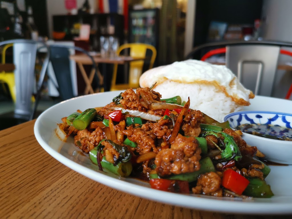 Khao Gaeng | 3583 Lake Shore Blvd W, Etobicoke, ON M8W 1P5, Canada | Phone: (647) 343-8019