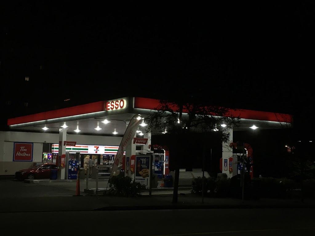 Esso | 736 6th Ave, New Westminster, BC V3M 2B4, Canada | Phone: (604) 525-6682