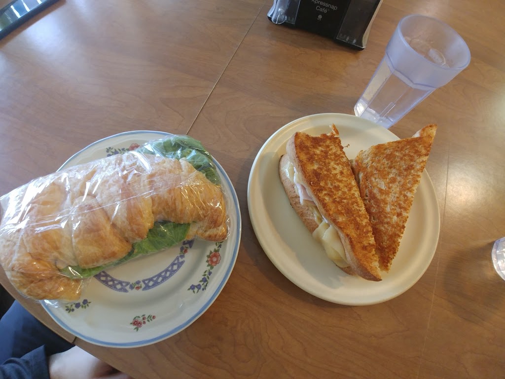 Stones Throw Cafe | 13019 20 Ave, Blairmore, AB T0K 0E0, Canada | Phone: (403) 562-2230