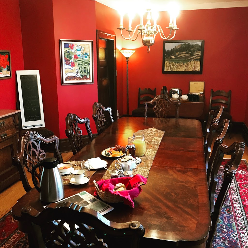 Lochiel Street Bed & Breakfast | 270 Lochiel St S, Renfrew, ON K7V 1W8, Canada | Phone: (613) 433-3752