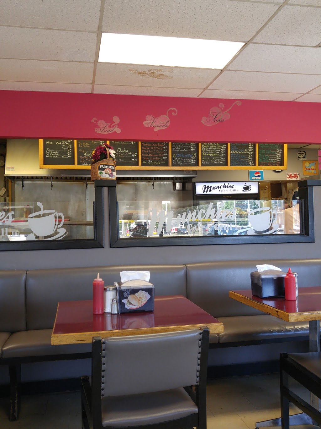 Munchies | 4206 Oil Heritage Rd, Petrolia, ON N0N 1R0, Canada | Phone: (519) 882-1000