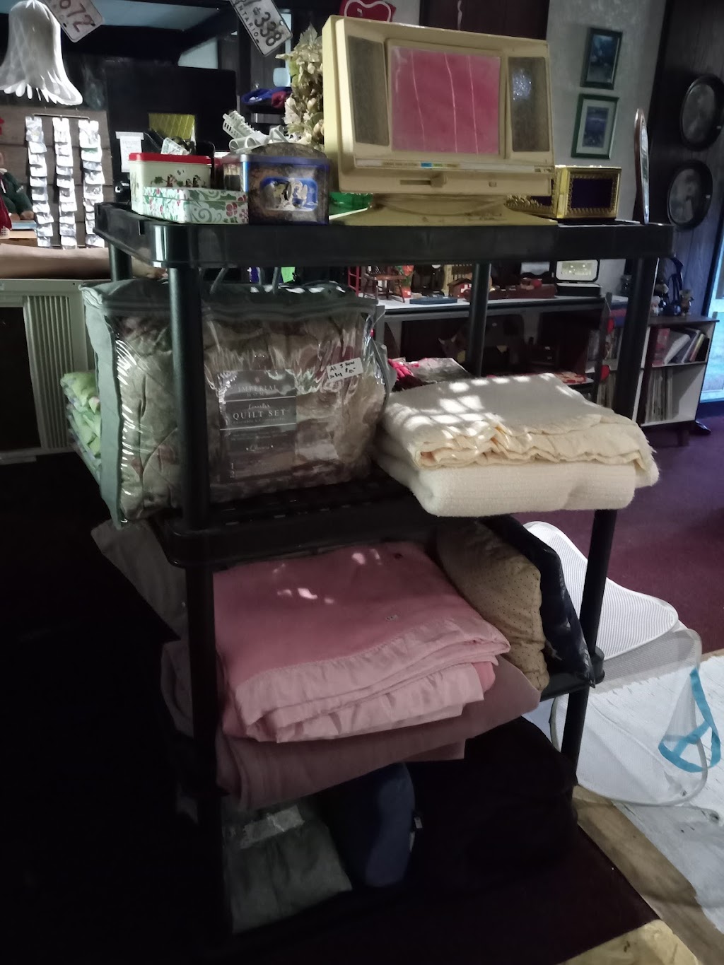 UKRAINIAN SANCTUARY THRIFT AND YARDSALE | 22668 Hwy 41, Denbigh, ON K0H 1L0, Canada | Phone: (613) 333-2221