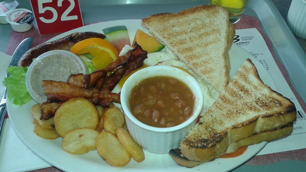 Restaurant Bouffe & Plus | 1476 Bd du Saguenay E, Chicoutimi, QC G7H 6V2, Canada | Phone: (418) 545-2611