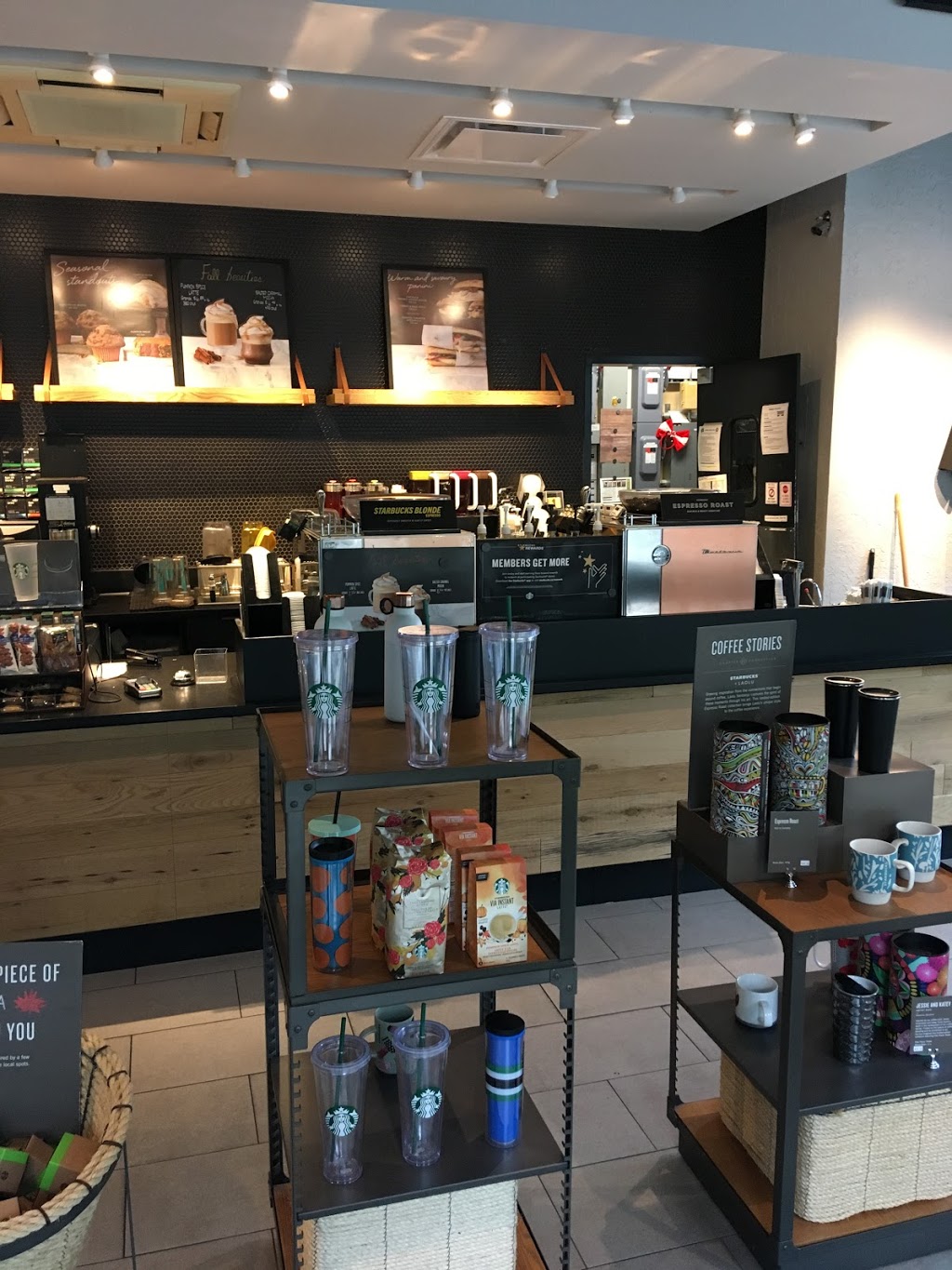 Starbucks | 5200 Robinson St, Niagara Falls, ON L2G 2A3, Canada | Phone: (905) 356-2651