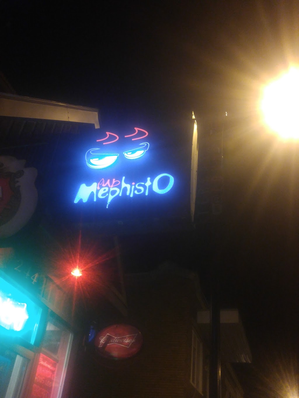 Pub Mephisto | 244 Rue Racine, Québec, QC G2B 1E6, Canada | Phone: (418) 847-9517