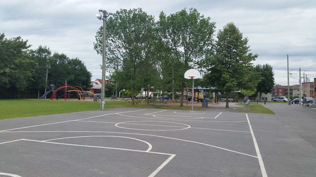 Douville Recreation Center | 5065 Rue Gouin, Saint-Hyacinthe, QC J2S 1E3, Canada | Phone: (450) 773-7811