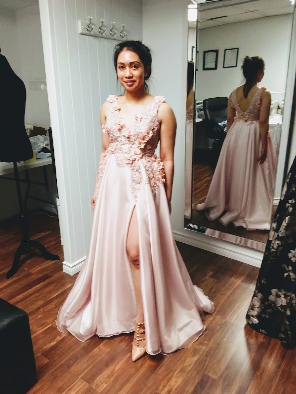 Lolas Dress and Alteration | 6325 58 Ave, Red Deer, AB T4N 6E2, Canada | Phone: (403) 357-4717