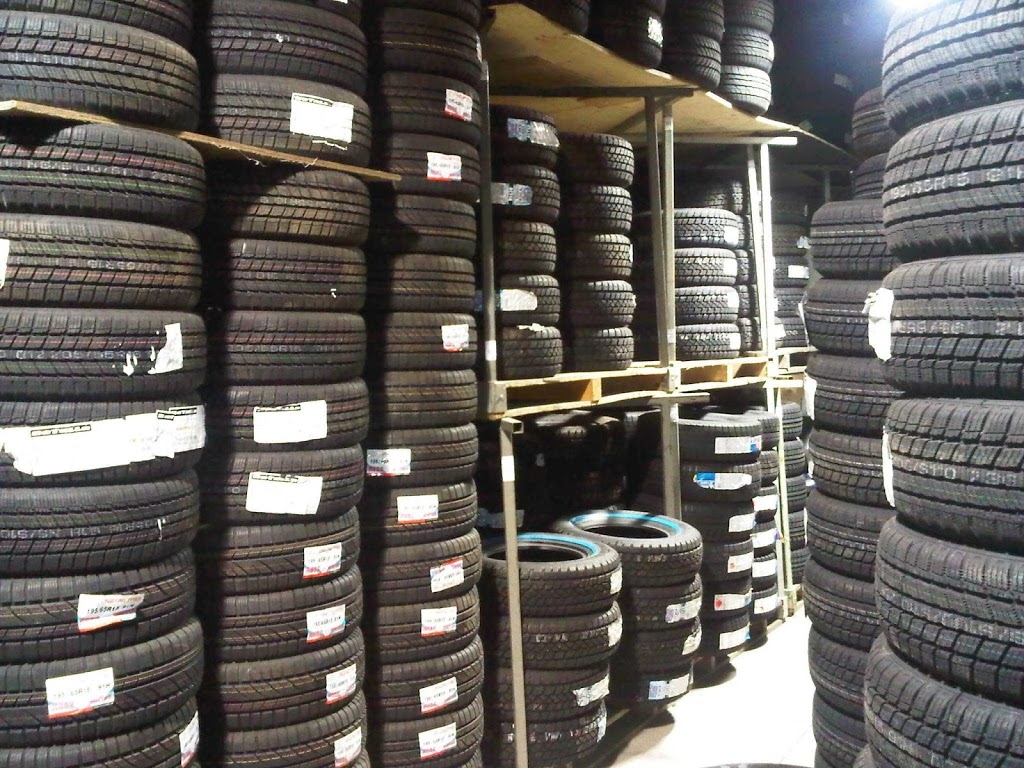 Distribution Pneus Québec | 866 Rue Jacques-Bédard, Québec, QC G2N 1E3, Canada | Phone: (418) 849-5738