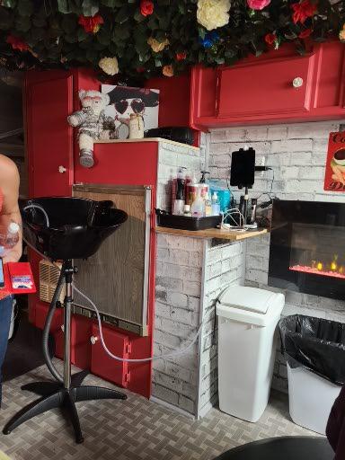 REDROSIES CLIP AND SNIP hair shop | 2238 Hall Rd, Windermere Rd, Berwick, NS B0P 1E0, Canada | Phone: (902) 847-5662