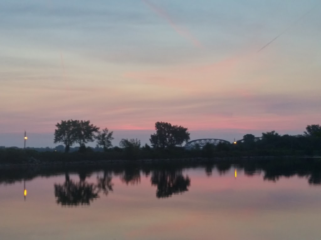 The Riverside Inn | Riverfront Rd, Kahnawake, QC J0L 1B0, Canada | Phone: (450) 632-6228