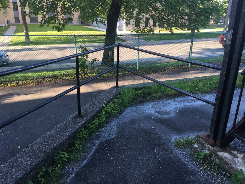 Nesbitt Elementary School | 6108 8e Avenue, Montréal, QC H1Y 2M2, Canada | Phone: (514) 721-2850