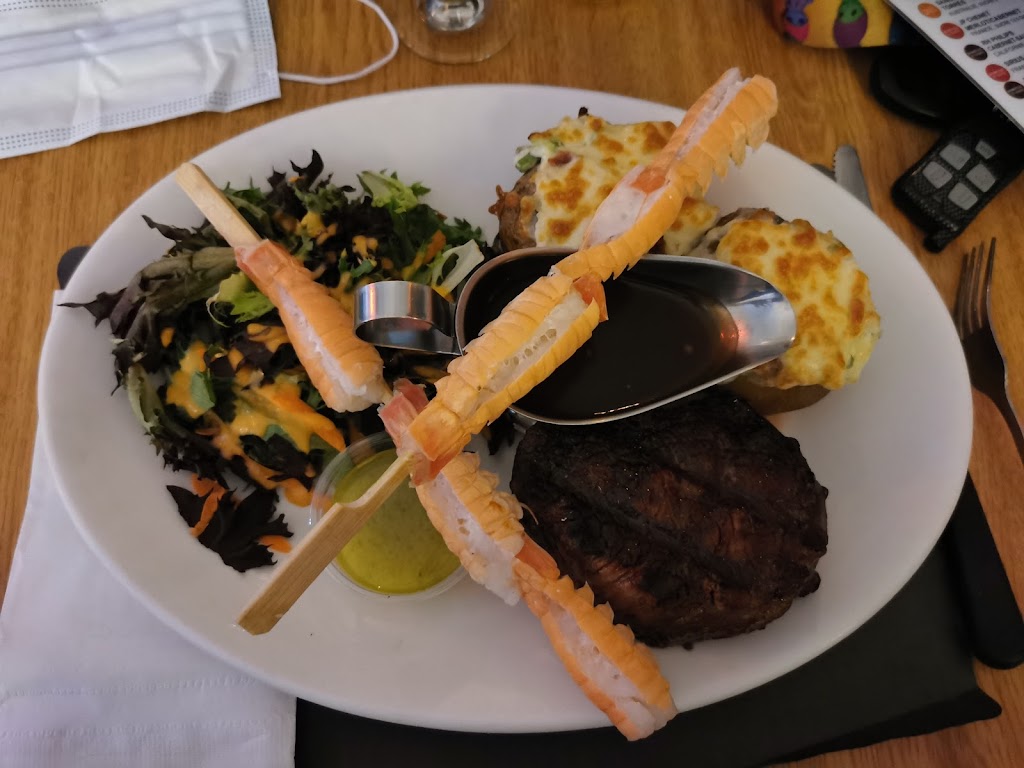 Le Grill Resto Pub | 1999 Rue Ste Famille, Jonquière, QC G7X 4X5, Canada | Phone: (418) 542-3642