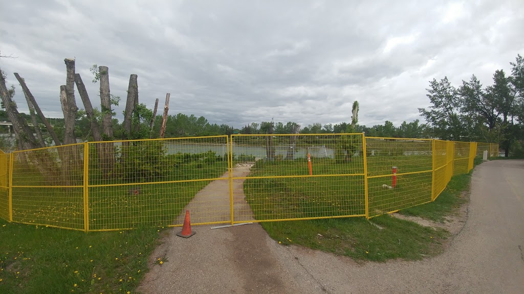 Pumphouse Off Leash Area | 3P5, Bow River Pathway, Calgary, AB T3C 3P5, Canada