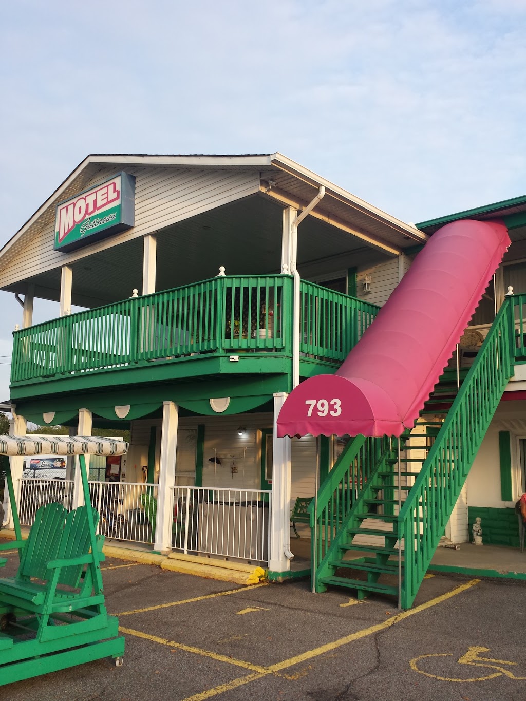 Motel Gatineau | 793 Boulevard Maloney E, Gatineau, QC J8P 1G5, Canada | Phone: (819) 663-4208