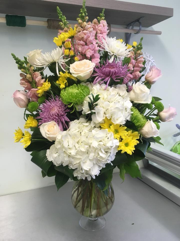 The Village Flower | 3710 Main St #2, Niagara Falls, ON L2G 6B1, Canada | Phone: (289) 296-4754