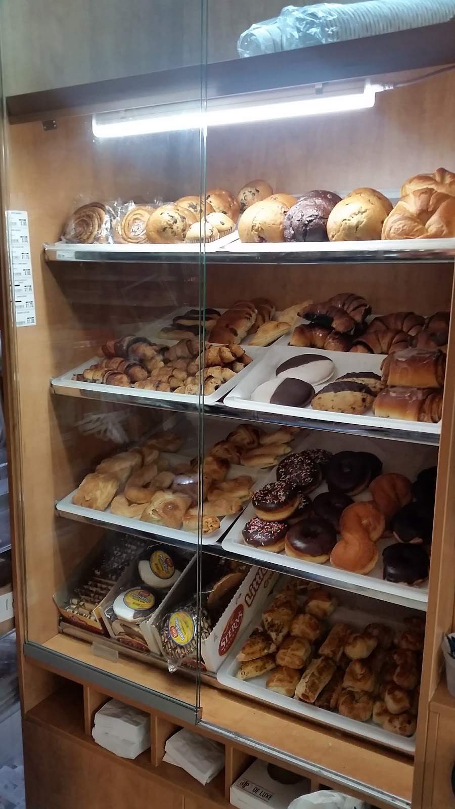 Bentzys Food Depot Inc | 5540 Rue Hutchison, Outremont, QC H2V 4B3, Canada | Phone: (514) 807-4901