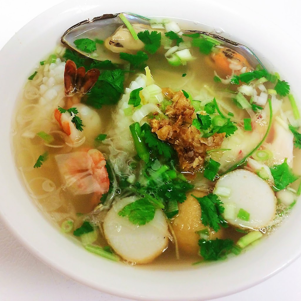 Le Pho Vietnamese Restaurant | 2503 E Hastings St, Vancouver, BC V5K 1Z2, Canada | Phone: (604) 255-9897