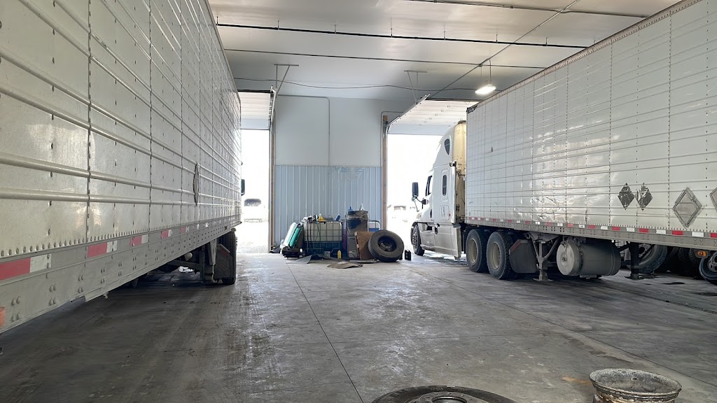 BR sons truck and trailer sevices | 358 Leila Ave, Winnipeg, MB R2V 1L9, Canada | Phone: (431) 276-9463