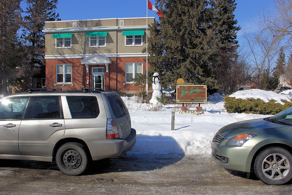 Pine Lodge | 211 Otterloo St, Indian Head, SK S0G 2K0, Canada | Phone: (306) 695-2251