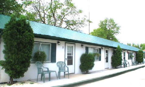 Hamilton House Motel | 6 Main St, Winnipeg Beach, MB R0C 3G0, Canada | Phone: (204) 389-2169