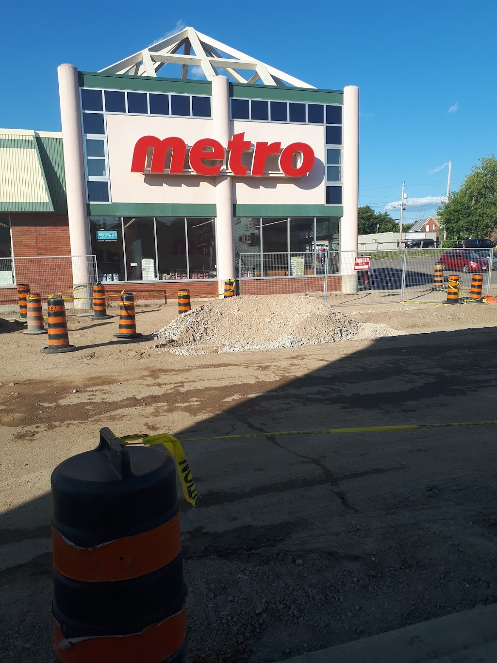 Metro | 83 Raglan St S, Renfrew, ON K7V 1P8, Canada | Phone: (613) 432-3013