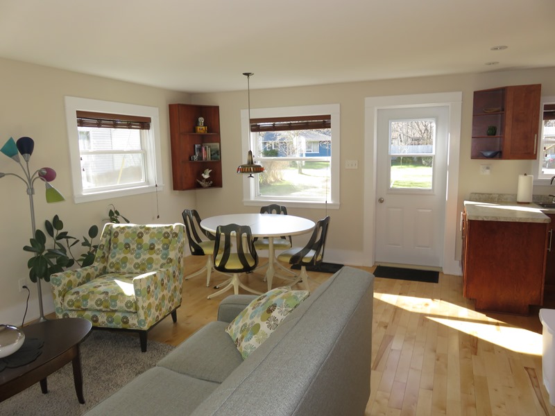 Elm Tree Cottage | 30 Glasgow St, Shelburne, NS B0T 1W0, Canada | Phone: (902) 875-2729