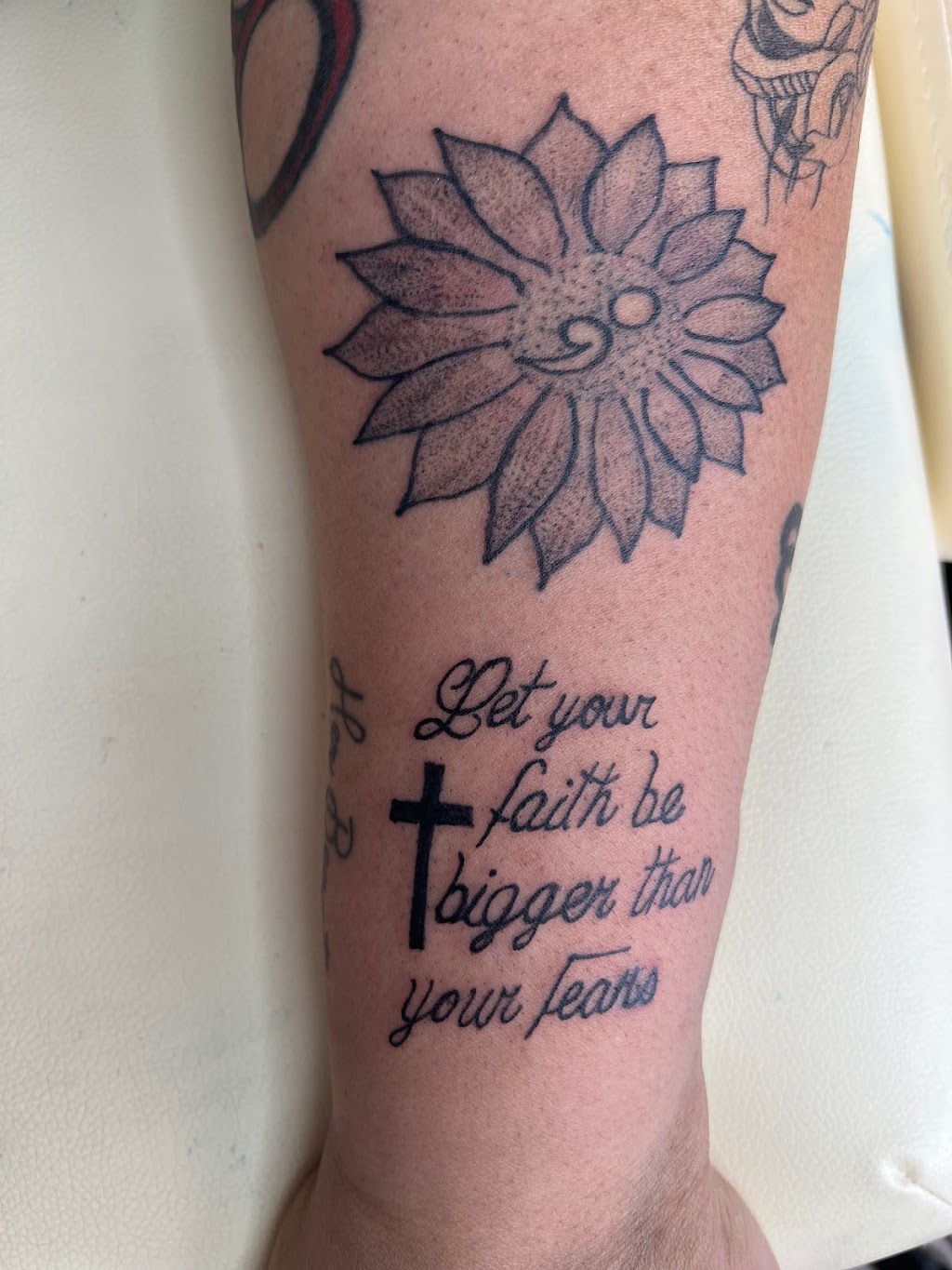 Kings Tatts | 25 Wilkerson St, Thorold, ON L2V 0G4, Canada | Phone: (905) 351-2880