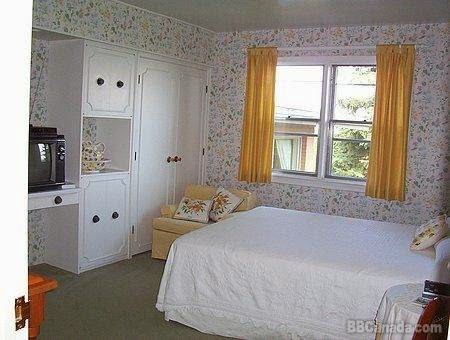 Lyons Den Bed & Breakfast | 18 University Ave E, Guelph, ON N1G 1M9, Canada | Phone: (519) 821-2556