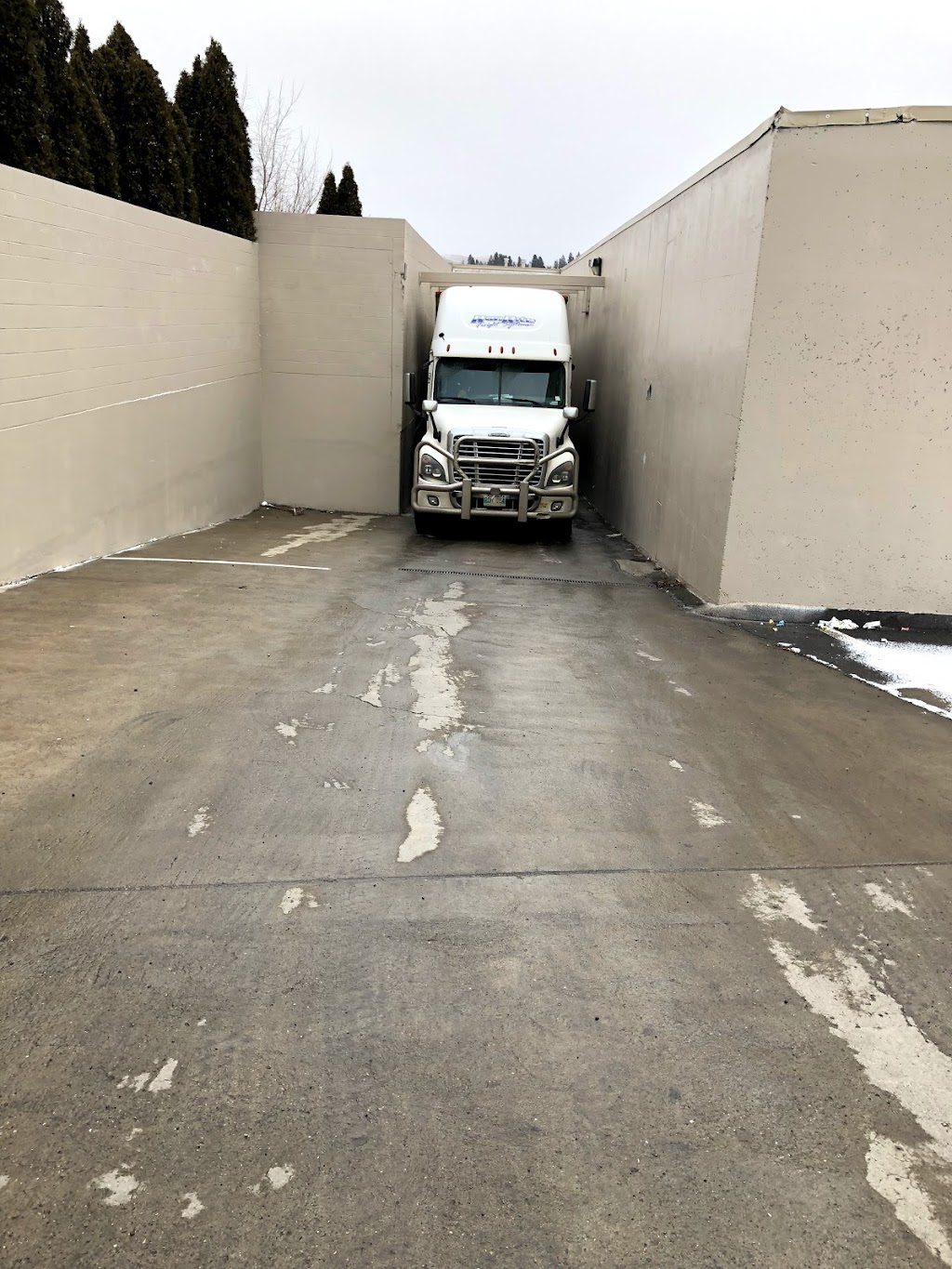 Run-Rite Freight Systems | 1249 Holmes Rd, West Saint Paul, MB R4A 7A7, Canada | Phone: (204) 697-5400