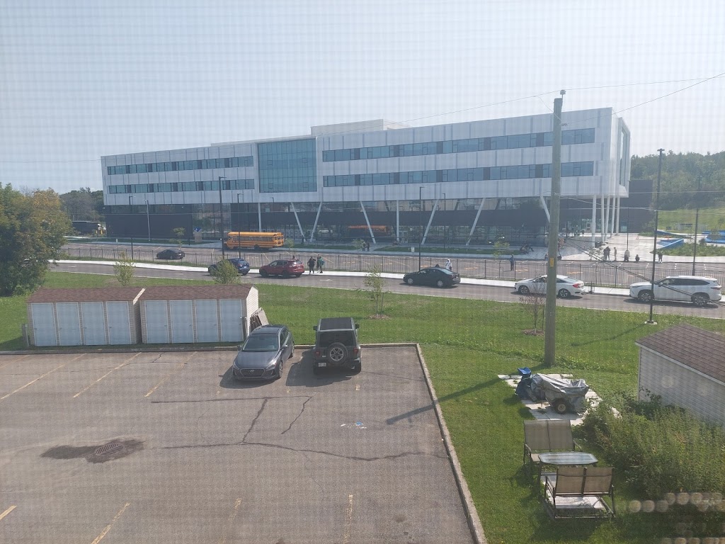 School Secondary Des Échos | 1005 Rue de Clichy, Vaudreuil-Dorion, QC J7V 0A2, Canada | Phone: (514) 477-7000 ext. 7120