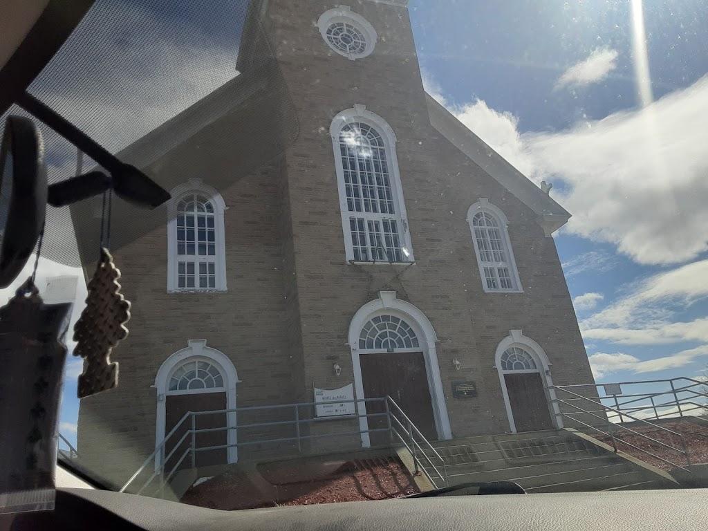 Église Saint-Honoré | 102 Rue Principale, Saint-Honoré-de-Témiscouata, QC G0L 3K0, Canada | Phone: (418) 497-3941