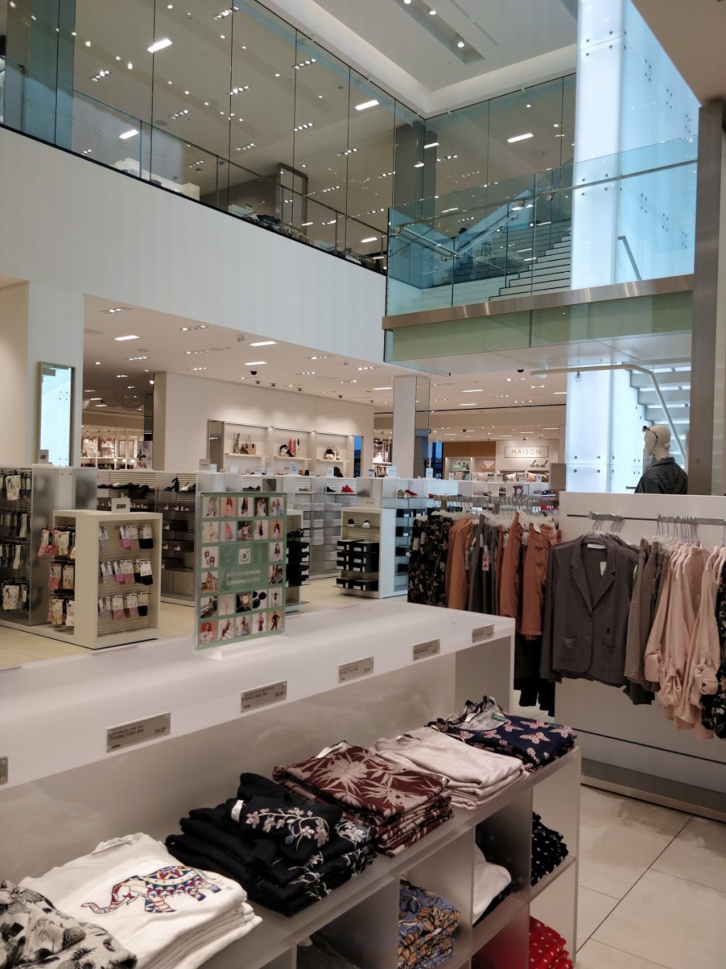La Maison Simons | 100 City Centre Dr, Mississauga, ON L5B 2C9, Canada | Phone: (289) 777-3630