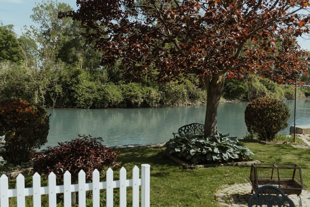 The Cedar House Kingsville | 1033 Cedar Dr, Kingsville, ON N9Y 3V5, Canada | Phone: (519) 981-1417