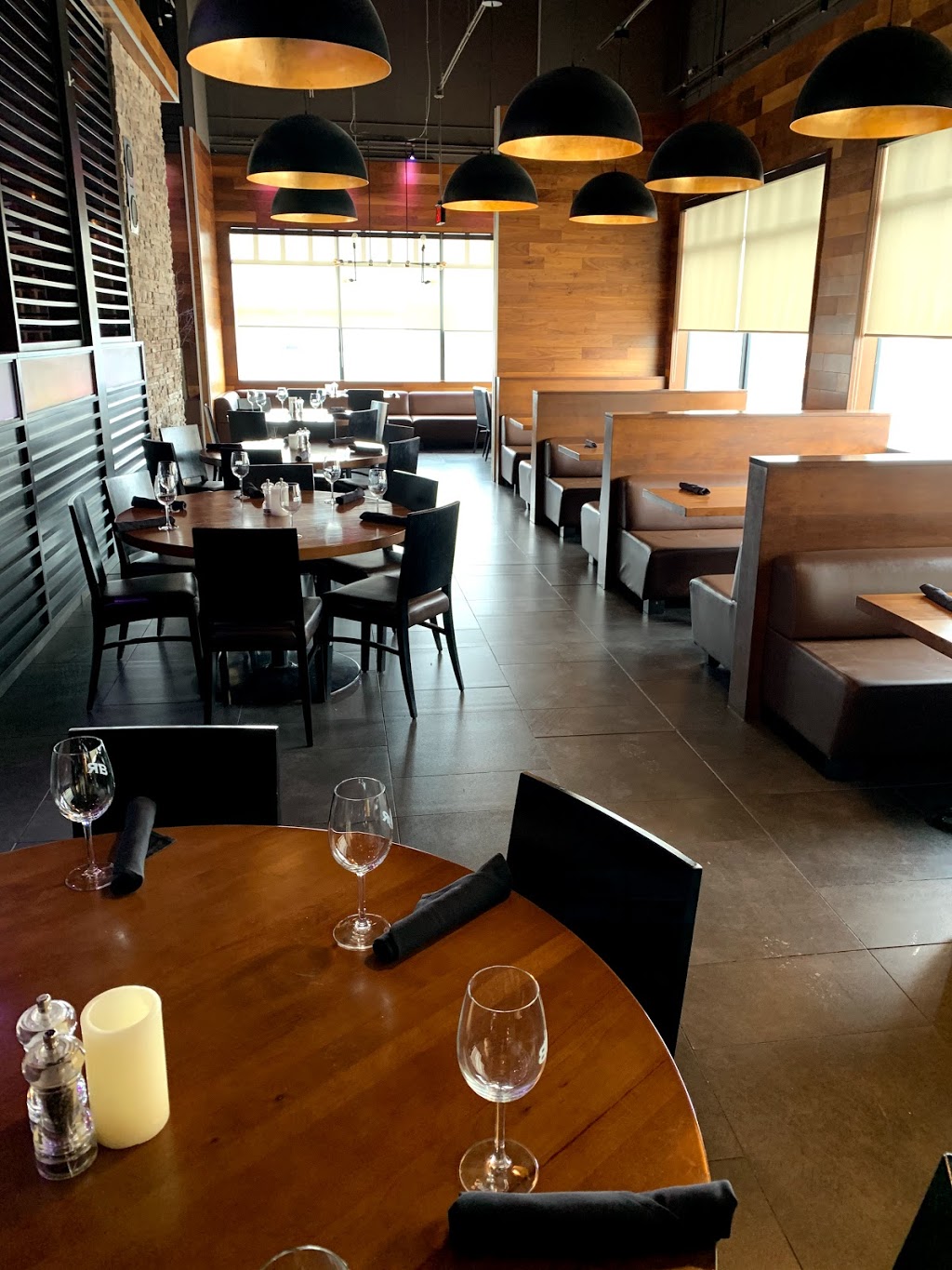 Bâton Rouge Steakhouse & Bar | 336 Bayfield St, Barrie, ON L4M 3B9, Canada | Phone: (705) 726-7171