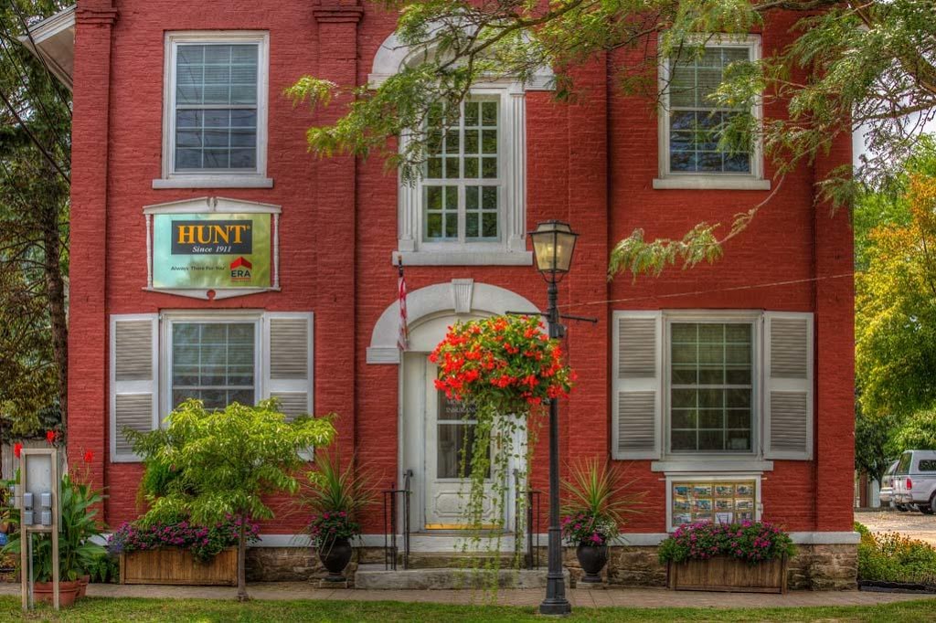 HUNT Real Estate ERA | 750 Onondaga St #104, Lewiston, NY 14092, USA | Phone: (716) 754-4450