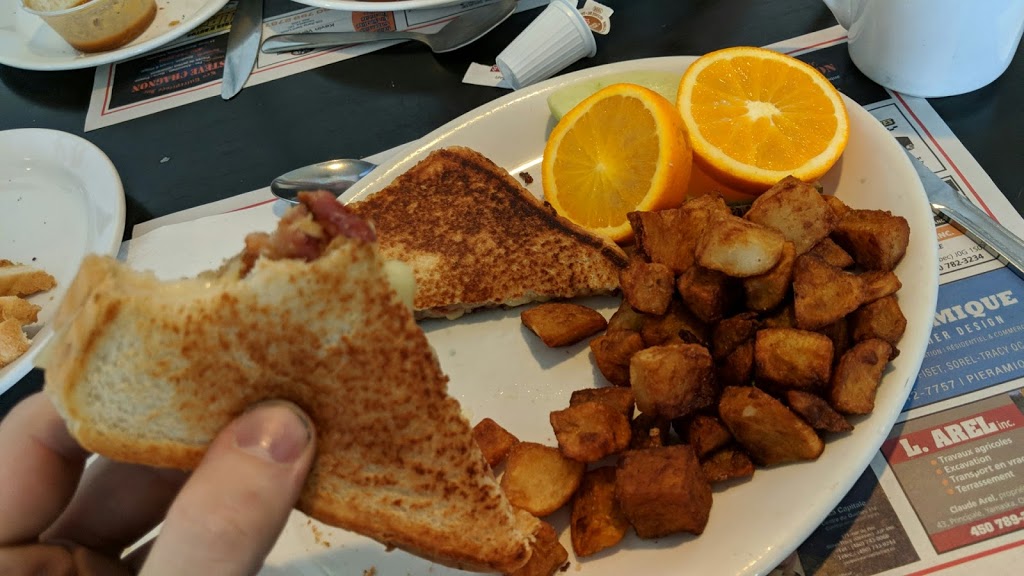 Restaurant Le Maska inc | 40 Route Marie Victorin O, Yamaska, QC J0G 1W0, Canada | Phone: (450) 789-0770