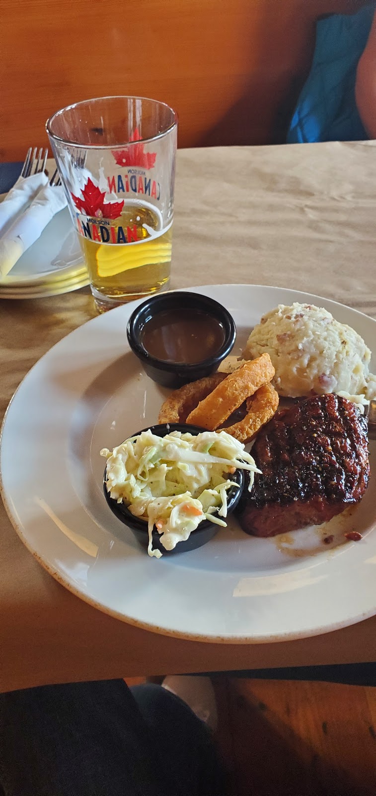 Montanas | 485 Wellington Rd, London, ON N6C 4R3, Canada | Phone: (519) 691-0209