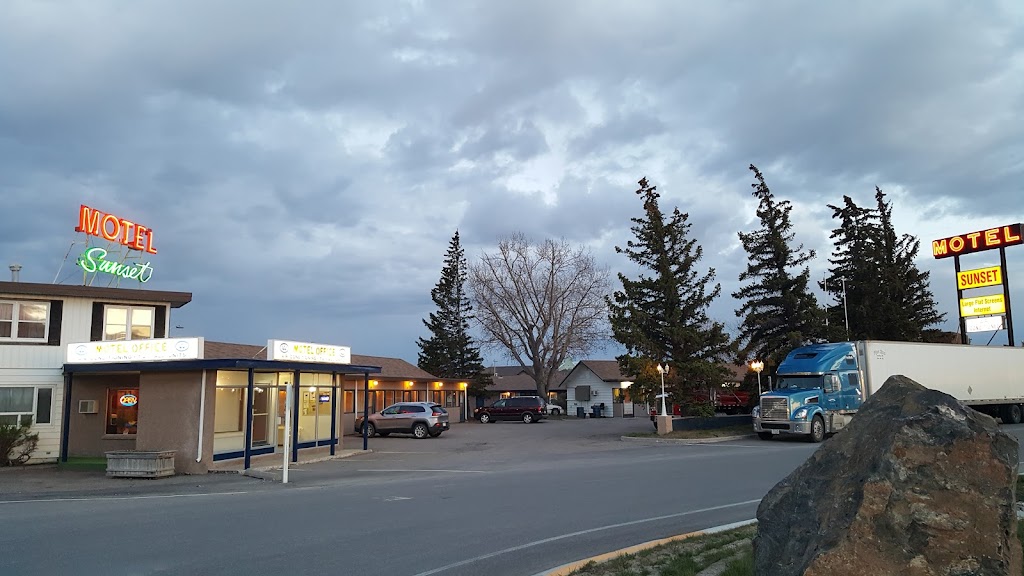Sunset Motel | 104 AB-3, Fort Macleod, AB T0L 0Z0, Canada | Phone: (403) 553-4448