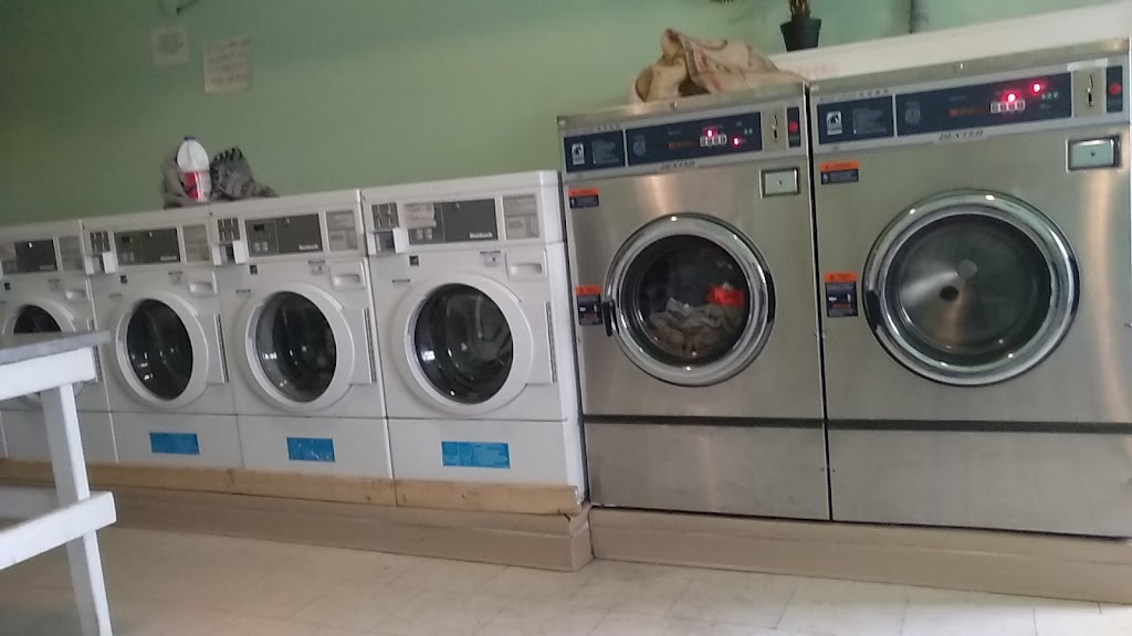 G & S Laundromat | 443 Wentworth St N b, Hamilton, ON L8L 5W6, Canada | Phone: (905) 529-4165