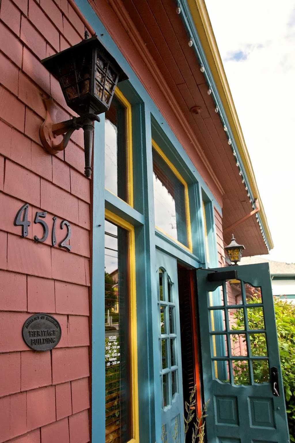 Med Grill Royal Oak | 4512 W Saanich Rd, Victoria, BC V8Z 3G4, Canada | Phone: (250) 727-3444
