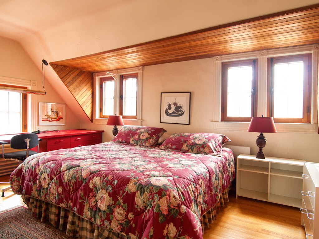 Beechmount Bed and Breakfast | 134 W Gate, Winnipeg, MB R3C 2E1, Canada | Phone: (866) 797-0905