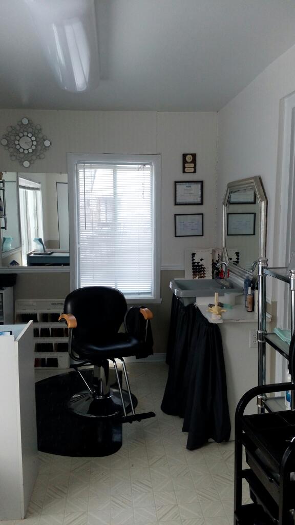 Coiffure C M Michaud | 8 Rue de la Station, Saint-Guillaume, QC J0C 1L0, Canada | Phone: (819) 396-4119
