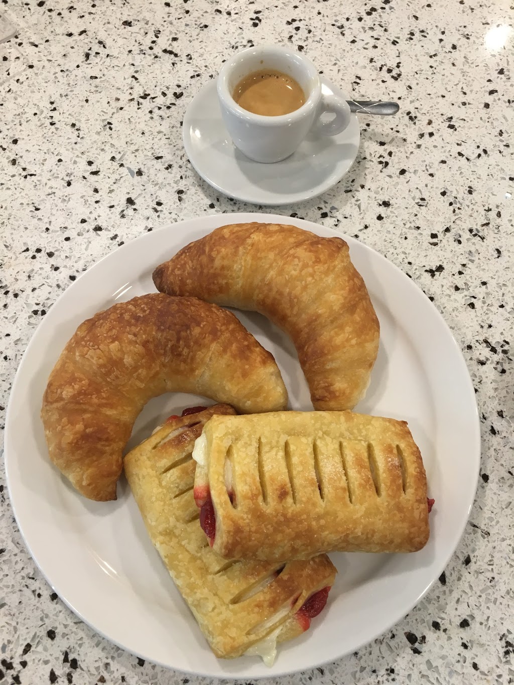 Domiziano cafe | 40 Centennial Pkwy N #3, Hamilton, ON L8E 1H6, Canada | Phone: (905) 561-0555