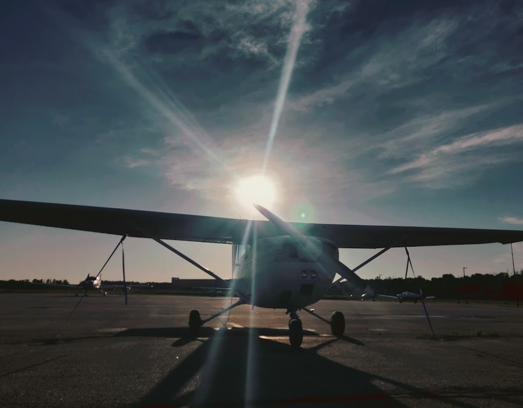 Ontario Flight Centre | 30 Airport Rd Unit 2, Oro-Medonte, ON L0L 2E0, Canada | Phone: (249) 208-4632