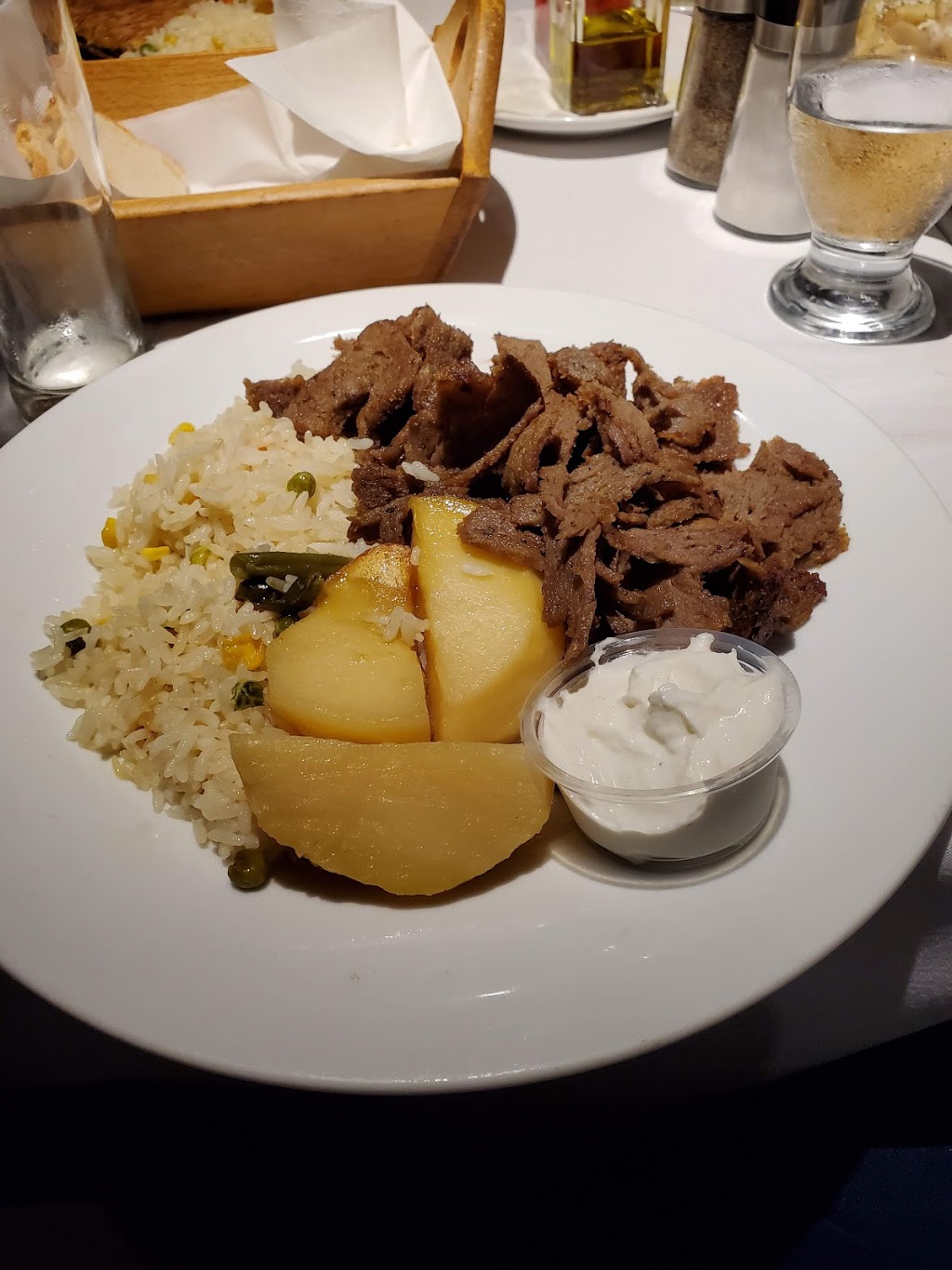 Megas Restaurant | 402 Danforth Ave, Toronto, ON M4K 1P3, Canada | Phone: (416) 466-7771