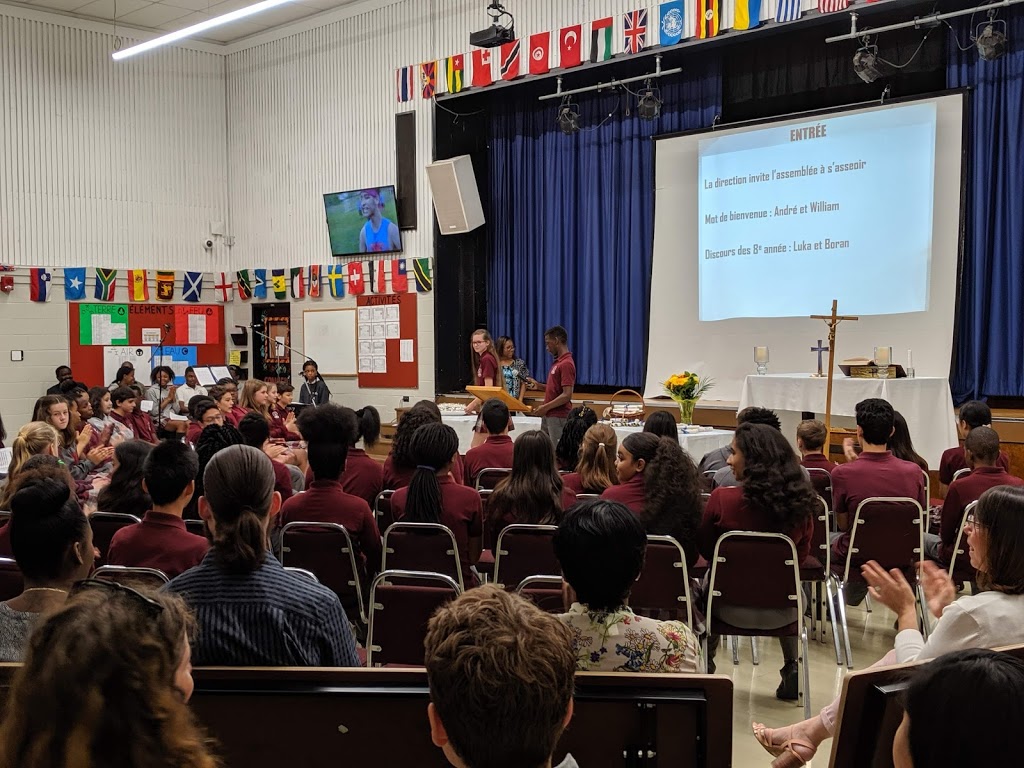 École secondaire catholique Monseigneur-De-Charbonnel | 110 Drewry Ave, North York, ON M2M 1C8, Canada | Phone: (416) 393-5537